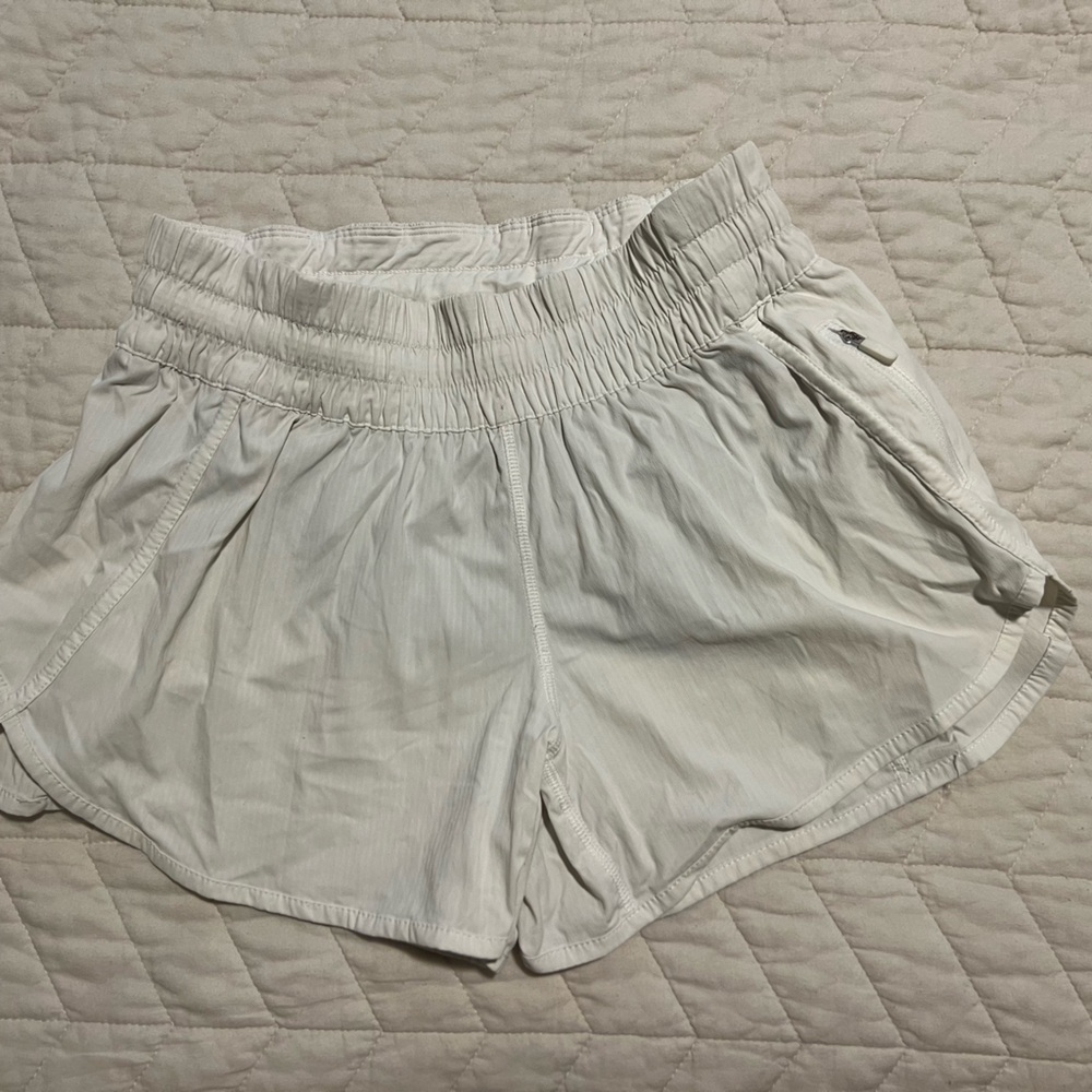 Lululemon Tracker shorts 4" inseam neutral casual running work out athleisure